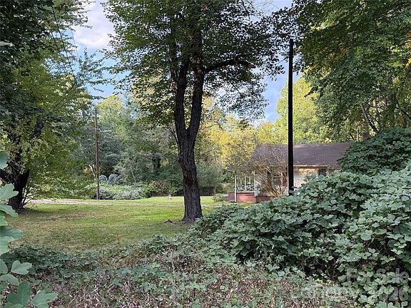 3rd image of 368 Laurel Dr