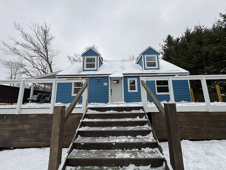 Taylor May Rd — Photo 47