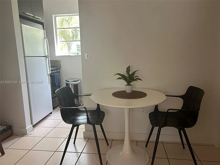 345 Collins Ave #4 — Photo 6
