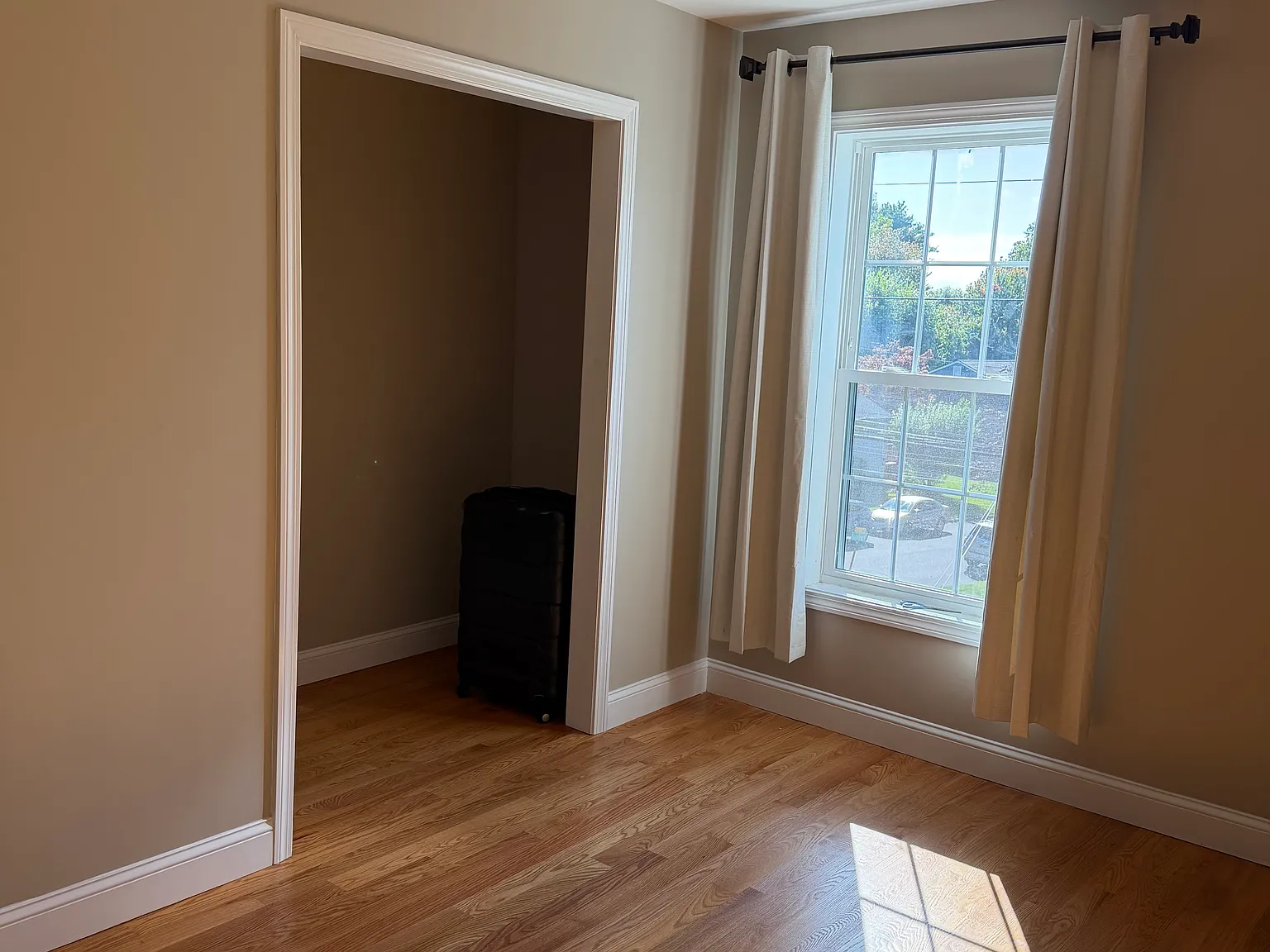 5 bed, 2000 sqft, $800 — Photo 3