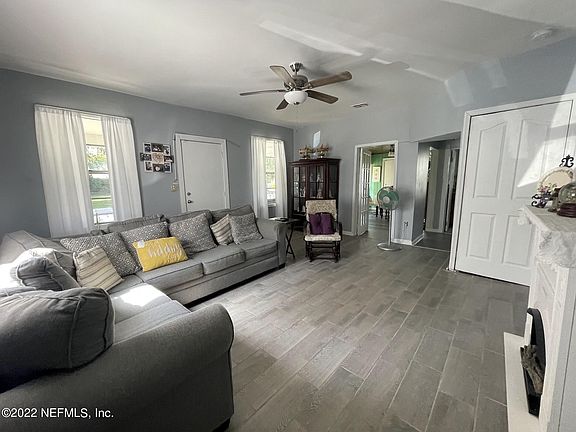 3rd image of 1907 McDower Ln