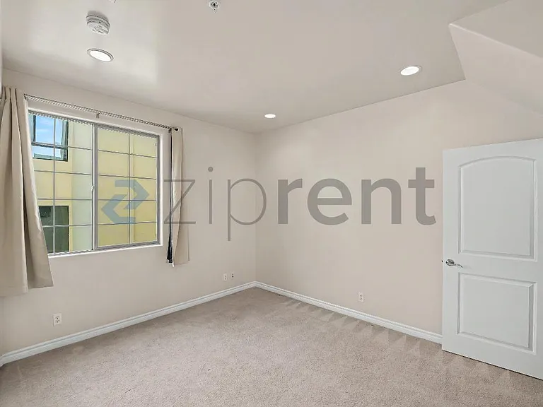 12042 Hart St #5 — Photo 9
