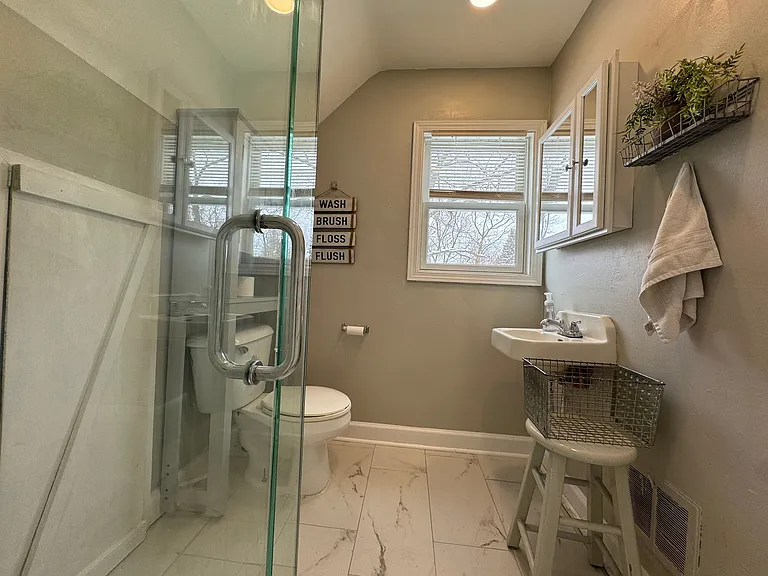 445 Octavius St #3 — Photo 9