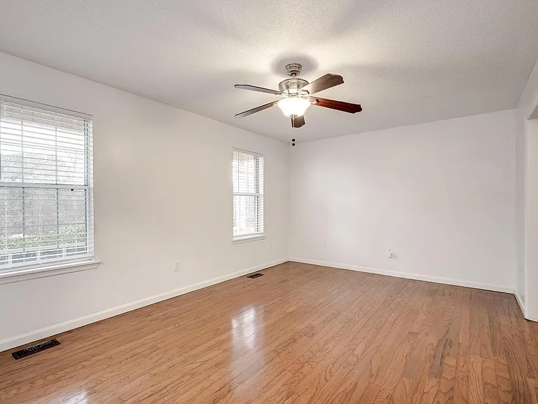 2508 Sand Ridge Ct — Photo 6
