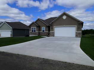 19250 Tomahawk Ln, Saint Joseph, MO 64505