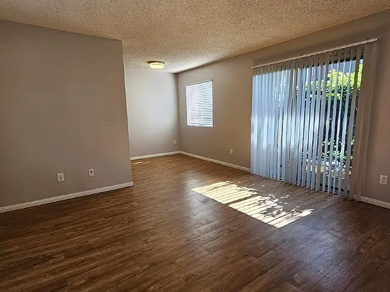 Del Mar Apartment Homes — Photo 12