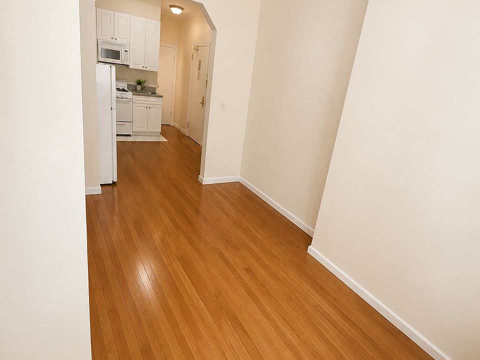 2nd image of 241 E 38th St APT 1B