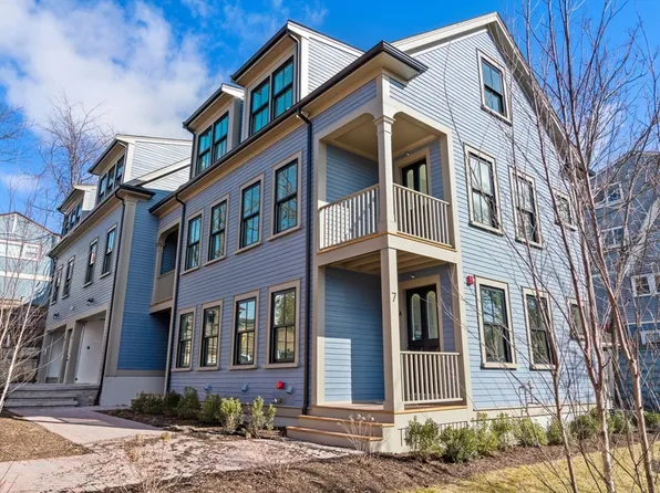 7-11 Aldersey St #D, Somerville, MA 02143