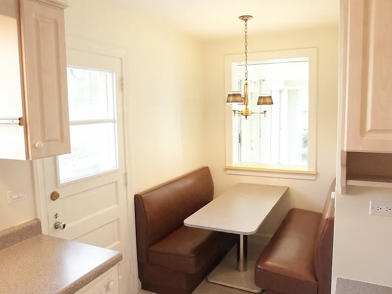 460 Highcrest Dr — Photo 12