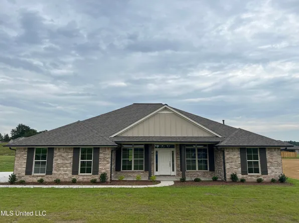 5875 Sara Ann Dr, Horn Lake, MS 38637