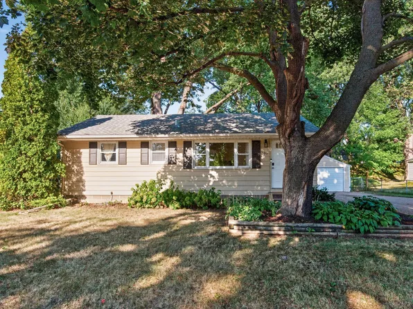 180 Grenadier Ave N, Oakdale, MN 55128
