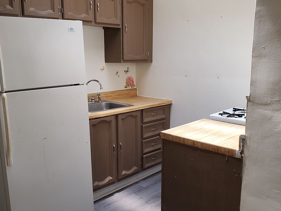 2nd image of 77 East Blvd Unit 11