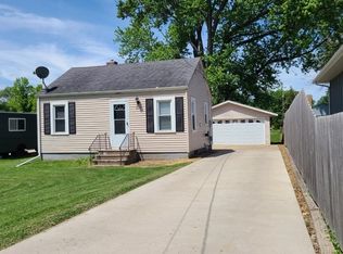 3315 40th St, Moline, IL 61265