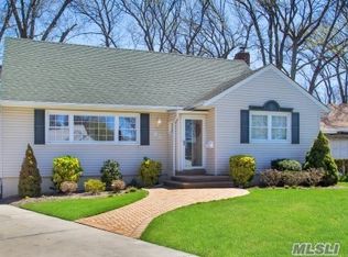 85 Hungry Harbor Rd, Valley Stream, NY 11581