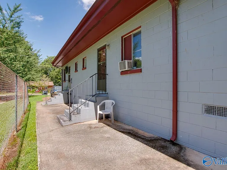 1328 Oshaughnessy Ave NE #B — Photo 25