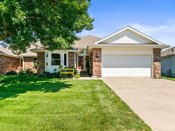 1018 Shoal Pointe Dr, Carter Lake, IA 51510