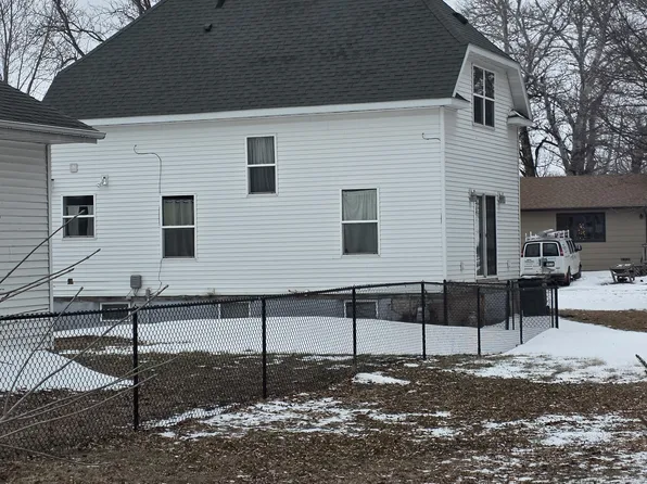 233 4th St NW, Winnebago, MN 56098