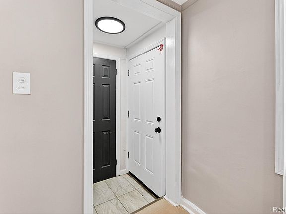 2nd image of 15800 Saint Marys St