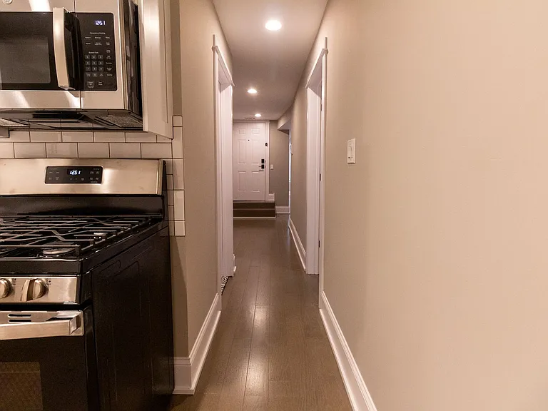 Pf-Arg, 3062 N Davlin Series — Photo 10
