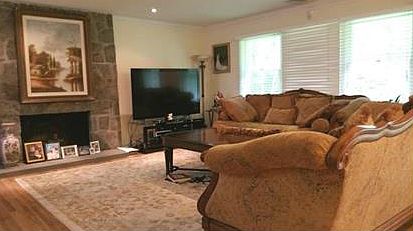5th image of 51 Cedar Ln