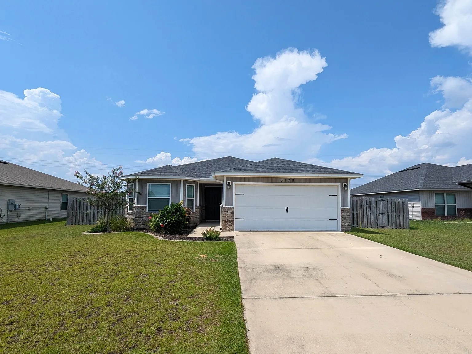 3 bed, 2.0 bath, 1173 sqft, $2,200 — Photo 2
