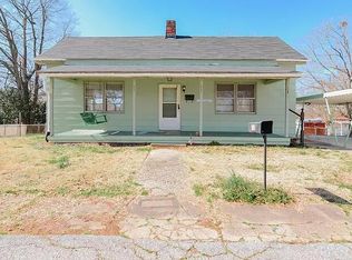 316 Oak St, Woodruff, SC 29388