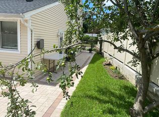 738 De Mott Ct, Westbury, NY 11590