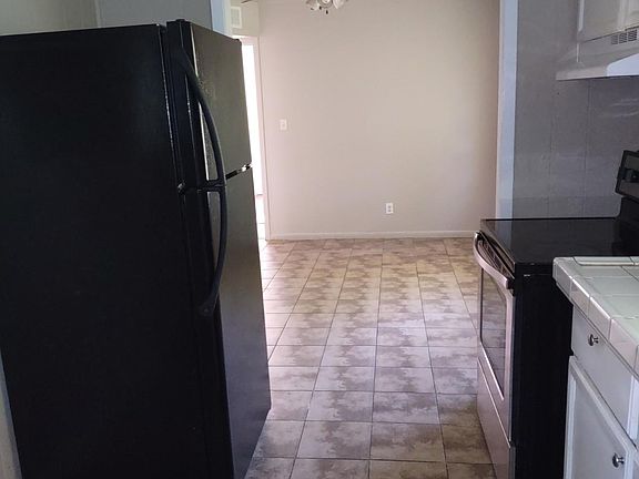 5th image of 2300 Poplar St