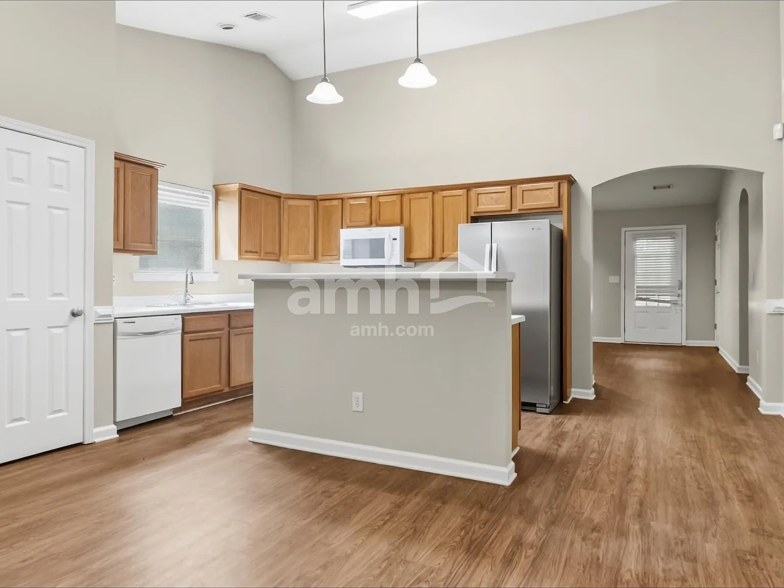 3 bed, 2.0 bath, 1446 sqft, $1,900 — Photo 3