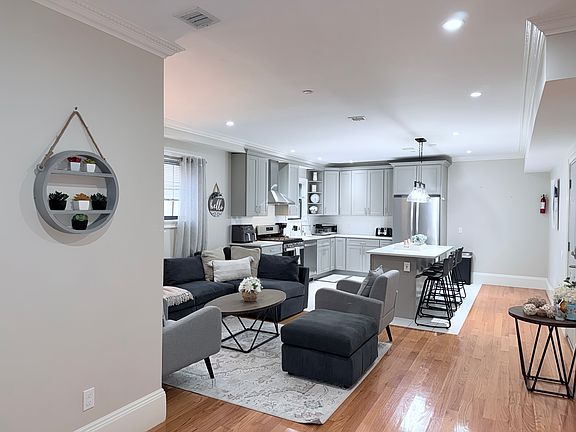 2nd image of 399 Broadway #2