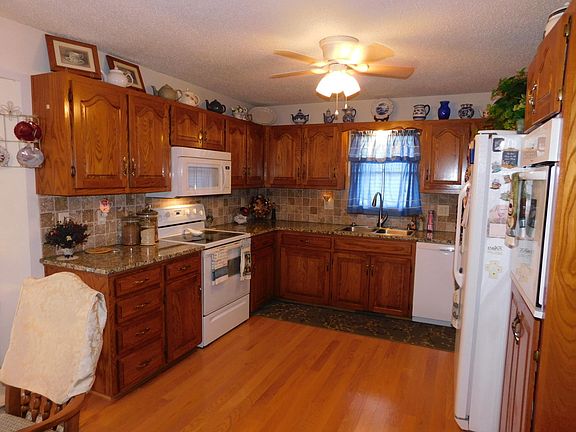 2nd image of 806 S Barwick Pl