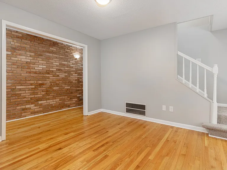 400 Derby Ln #2 — Photo 6