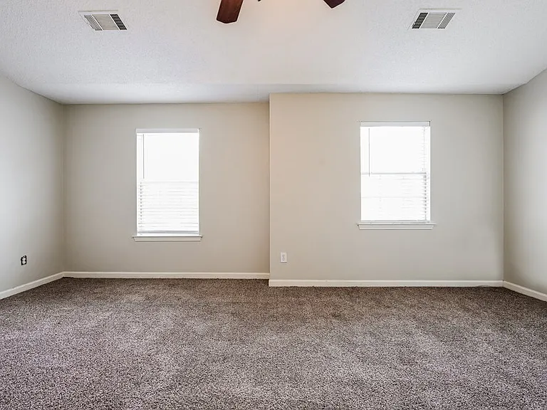 5028 Kens Ct — Photo 9