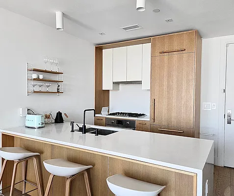 Rented by R New York | media 28