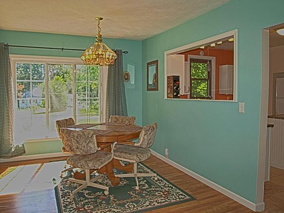 5th image of 550 Clark Dr NW