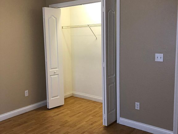 5th image of 219 Netherton Ln #104