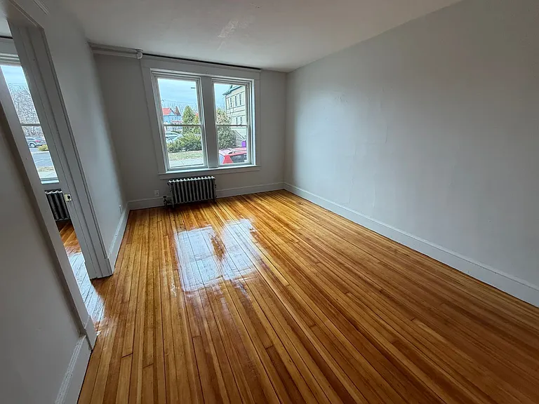 427 S Elm St — Photo 5