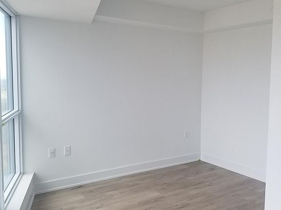 4th image of 585 Bloor St E #2116