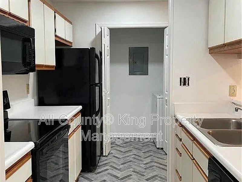 2 bed, 2.0 bath, $1,325 — Photo 4