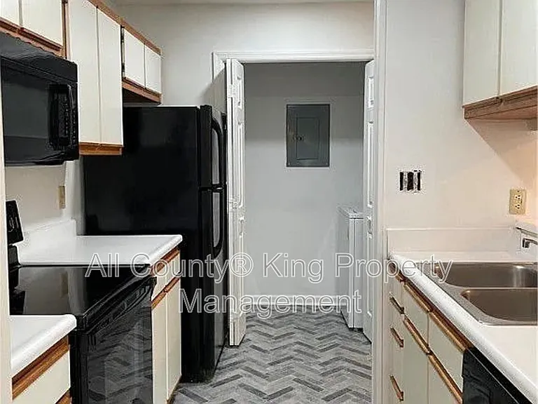 342 Waterdown Dr #10 — Photo 4