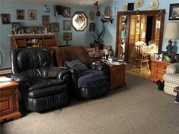 3rd image of 44 Blackpine Dr