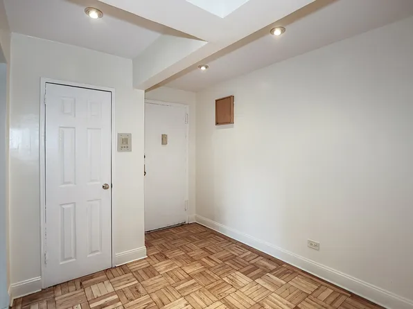 75-10 Yellowston Boulevard image 19 of 22