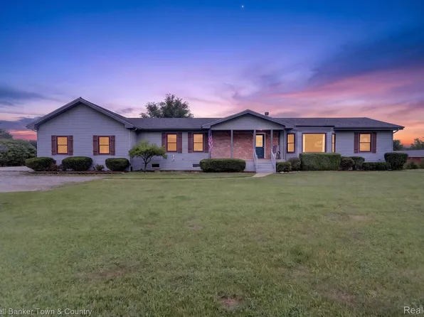 8175 Farley Rd, Pinckney, MI 48169