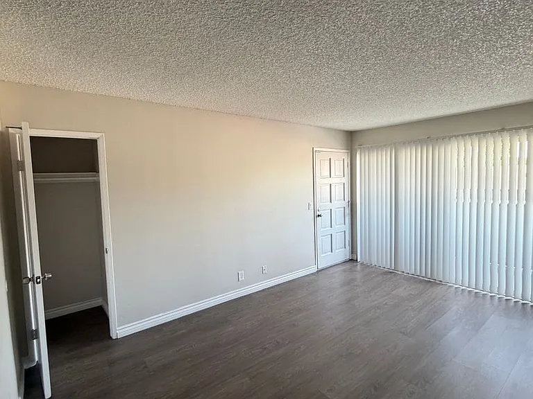 Cordova Apartments — Photo 6