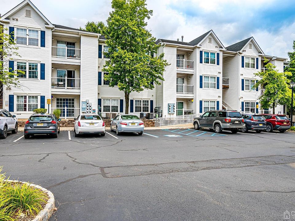 1st image of 1325 Waterford Dr