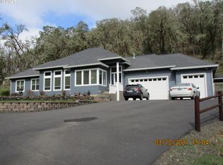 135 NW Olive Ln, Roseburg, OR 97471