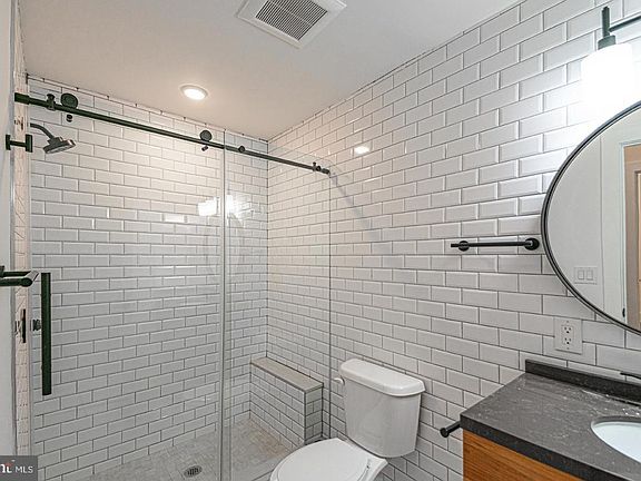 3rd image of 1211 Bainbridge St Unit 2C