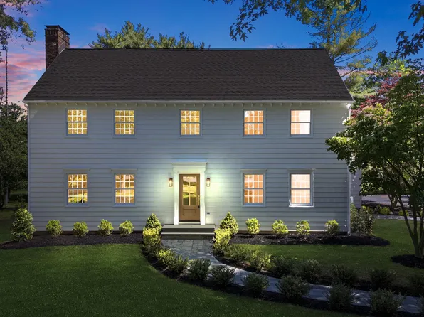 4 Scudder Ct, Pennington, NJ 08534