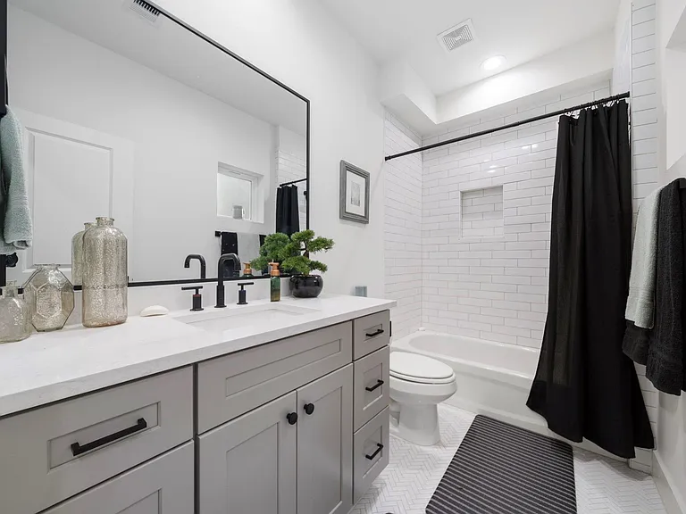 1503 Evelyn St — Photo 7