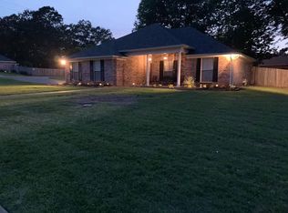 522 Golden Eagle Dr, Byram, MS 39272